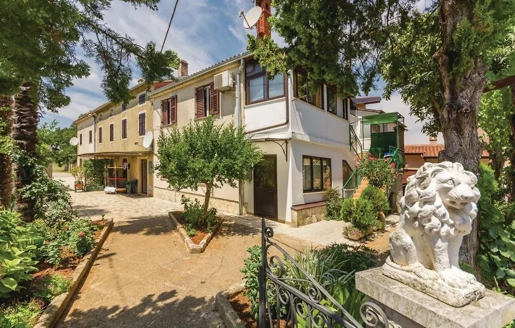 Apartments With A Parking Space Novigrad - 14408