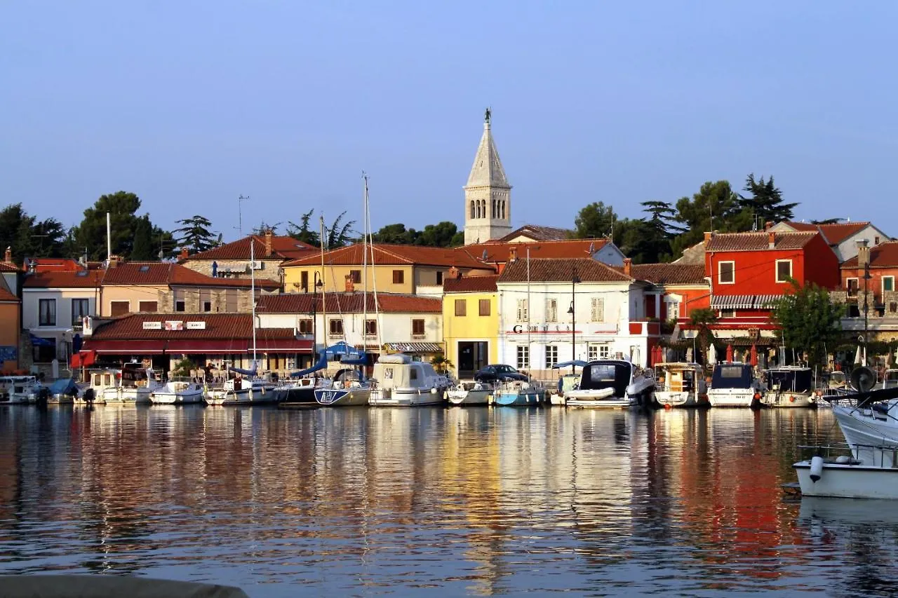 Apartments With A Parking Space Novigrad - 14408 Croatia