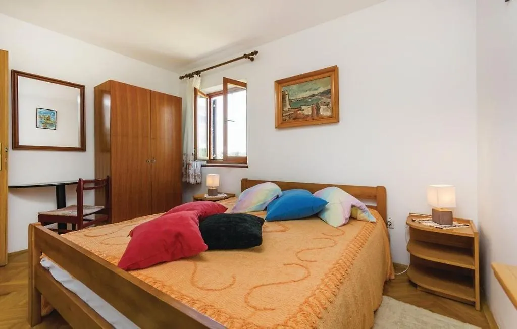 Apartments With A Parking Space Novigrad - 14408